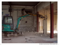 VW Mlheim, Minibagger im Innenabbruch