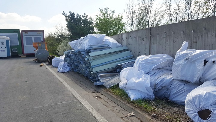 Alles ist sortiert, verpackt und wartet auf den Abtransport