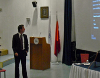 Dr.-Ing. Paul Kamrath jr. hlt in Izmir einen Vortrag ber Abbruch und Recycling